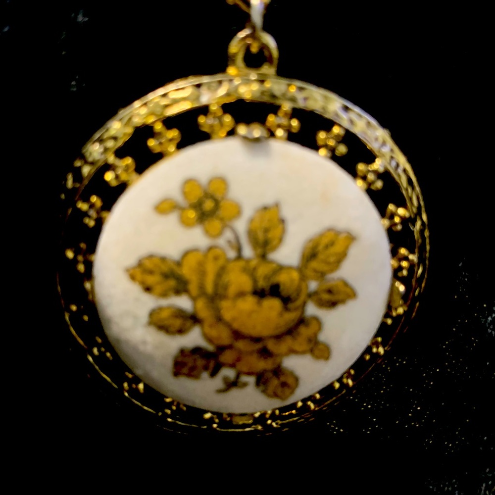 Gorgeous Antique Pendant & Chain